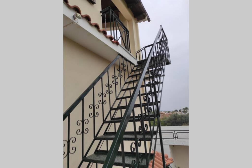 Artemis Penthouse 10 Minute From National Airport Villa ภายนอก รูปภาพ